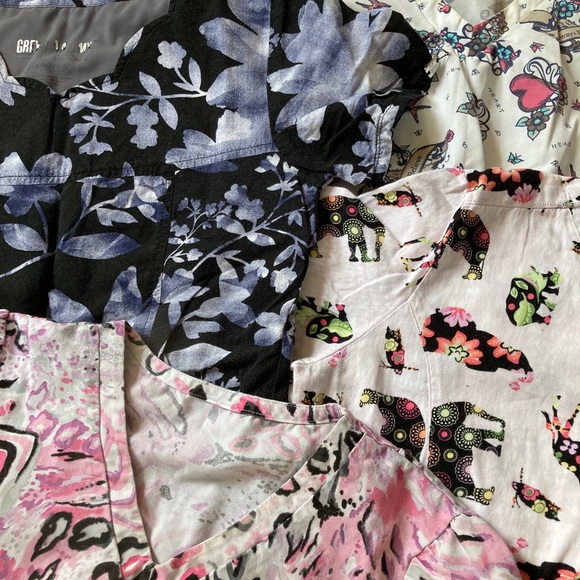 Assorted xs/s scrub tops 8 in total - Picture 2 of 4